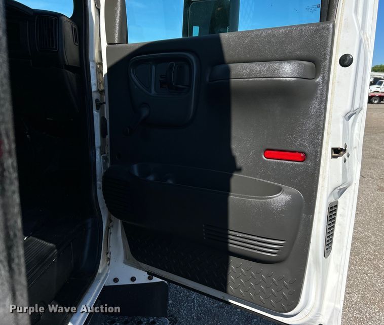 image for item EG1565 2003 GMC C5500 flatbed truck