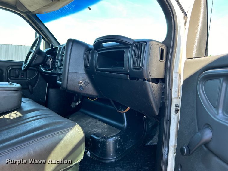 image for item EG1565 2003 GMC C5500 flatbed truck