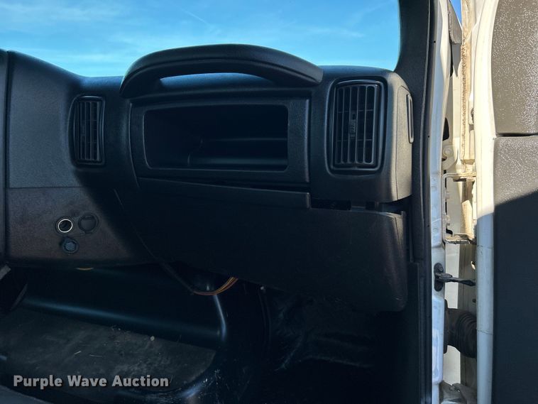 image for item EG1565 2003 GMC C5500 flatbed truck