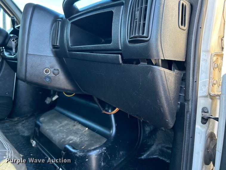 image for item EG1565 2003 GMC C5500 flatbed truck