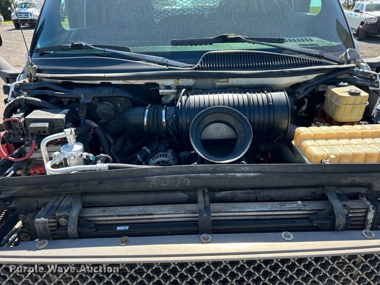 image for item EG1565 2003 GMC C5500 flatbed truck