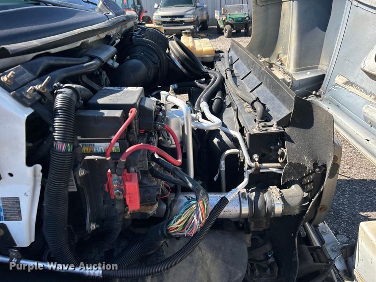 image for item EG1565 2003 GMC C5500 flatbed truck