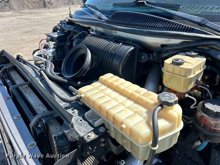 image for item EG1565 2003 GMC C5500 flatbed truck