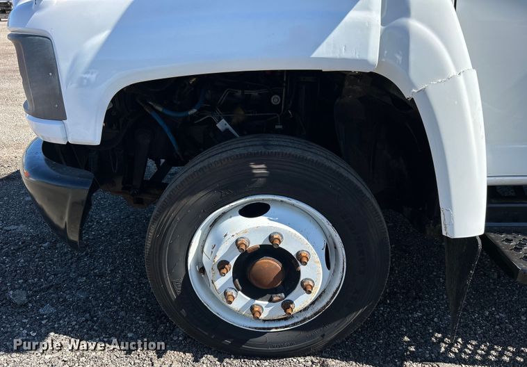 image for item EG1565 2003 GMC C5500 flatbed truck