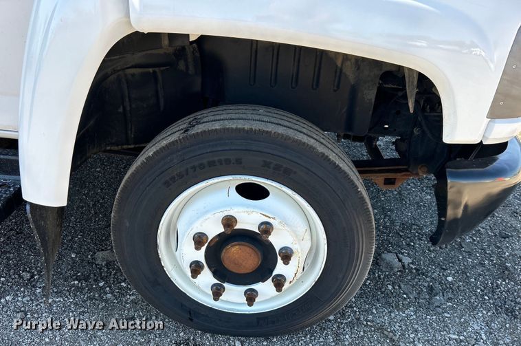 image for item EG1565 2003 GMC C5500 flatbed truck