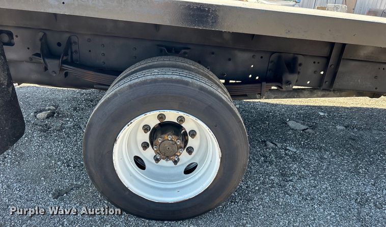 image for item EG1565 2003 GMC C5500 flatbed truck