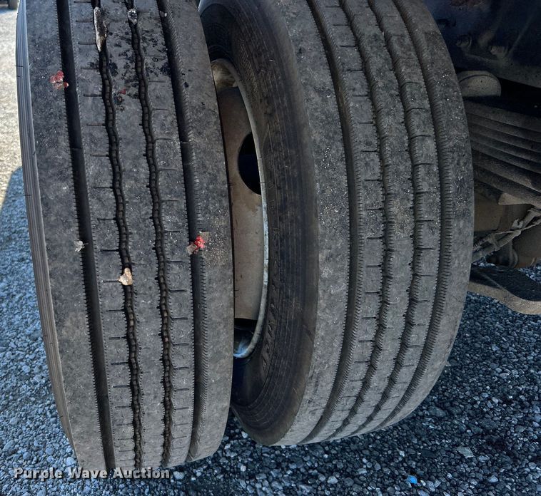 image for item EG1565 2003 GMC C5500 flatbed truck