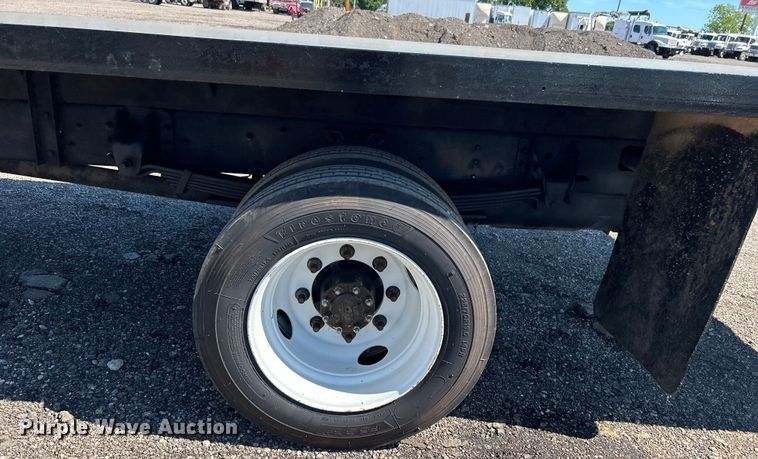 image for item EG1565 2003 GMC C5500 flatbed truck