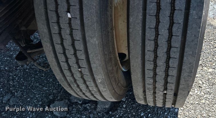 image for item EG1565 2003 GMC C5500 flatbed truck