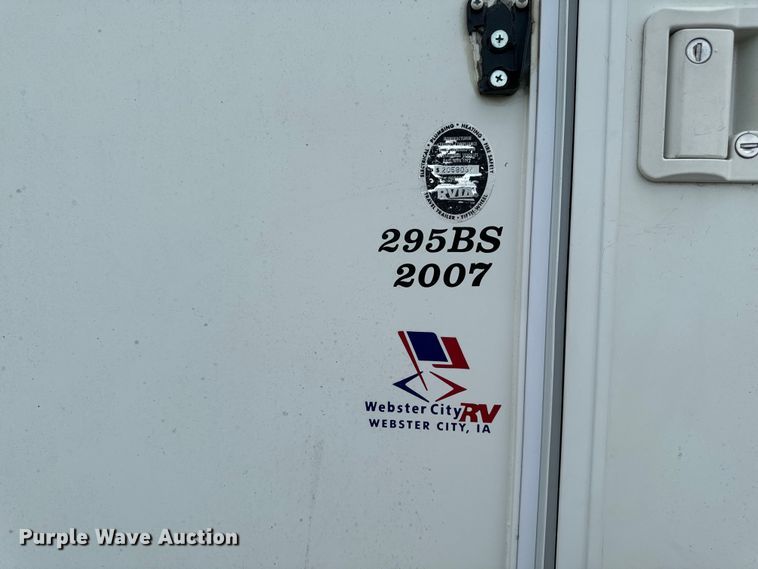 image for item EH4335 2007 Dutchman Denali camper