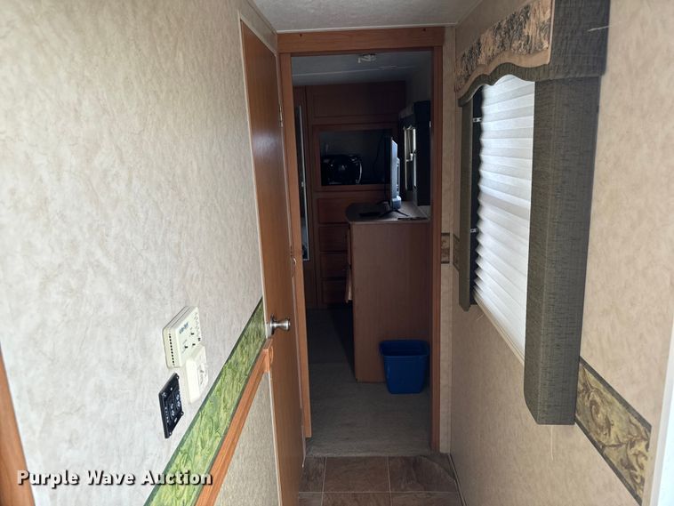 image for item EH4335 2007 Dutchman Denali camper