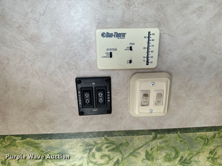 image for item EH4335 2007 Dutchman Denali camper