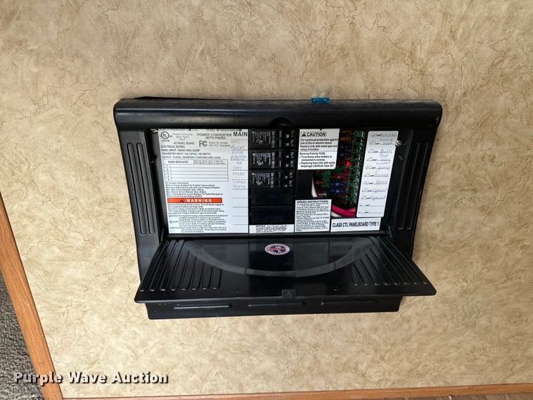 image for item EH4335 2007 Dutchman Denali camper