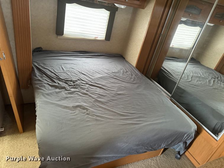 image for item EH4335 2007 Dutchman Denali camper