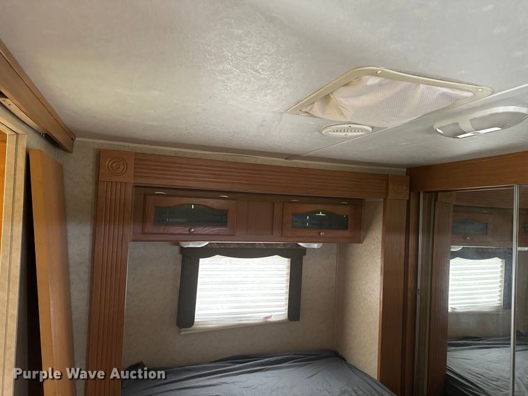 image for item EH4335 2007 Dutchman Denali camper