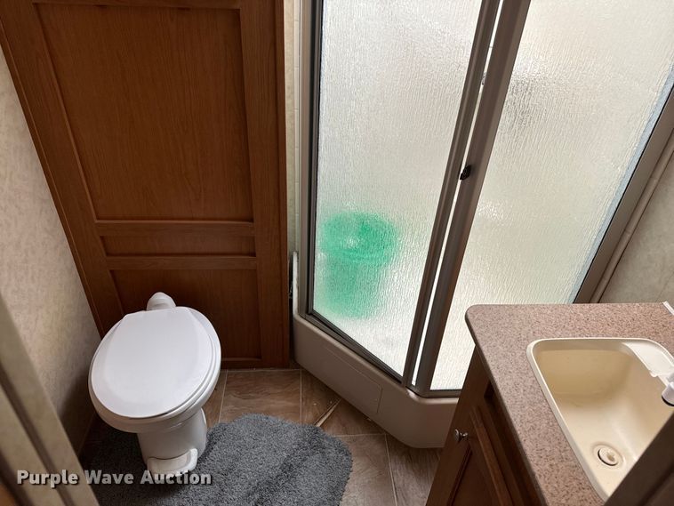 image for item EH4335 2007 Dutchman Denali camper