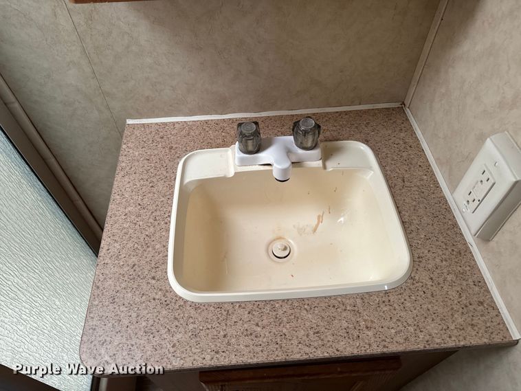 image for item EH4335 2007 Dutchman Denali camper