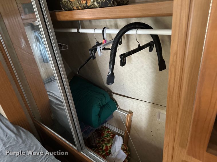 image for item EH4335 2007 Dutchman Denali camper