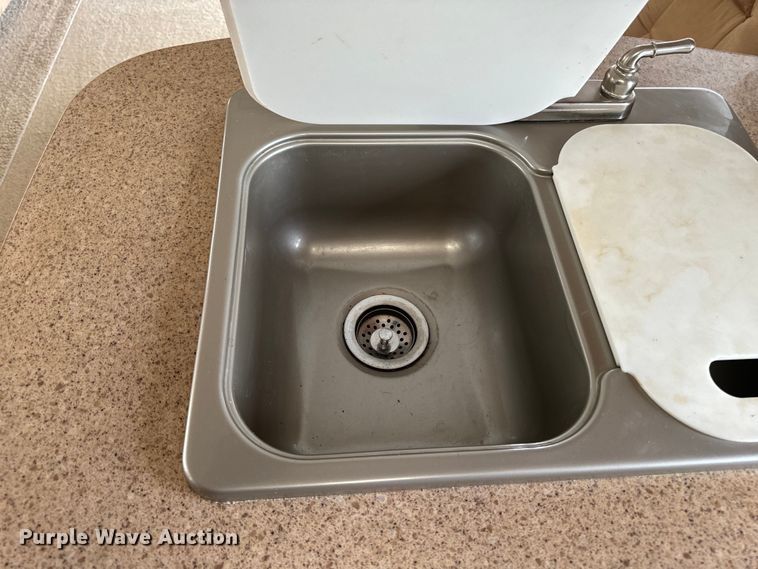 image for item EH4335 2007 Dutchman Denali camper