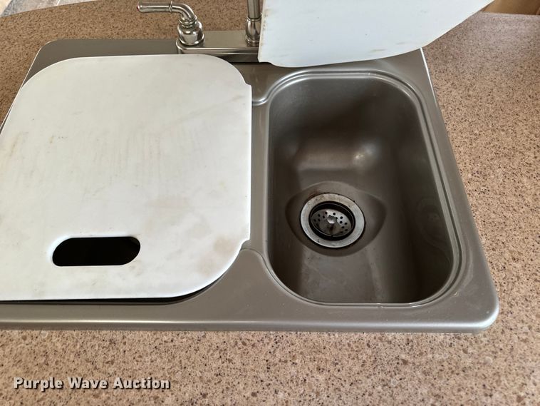 image for item EH4335 2007 Dutchman Denali camper