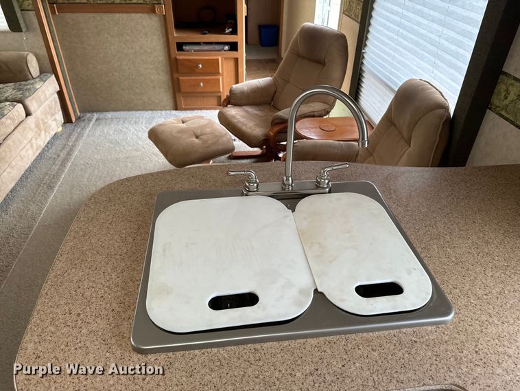 image for item EH4335 2007 Dutchman Denali camper