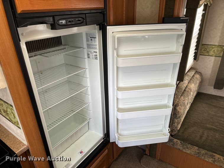 image for item EH4335 2007 Dutchman Denali camper