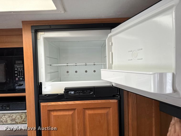 image for item EH4335 2007 Dutchman Denali camper