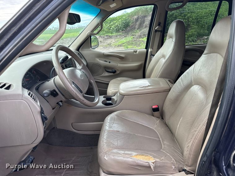 image for item EH4336 2001 Ford Expedition SUV