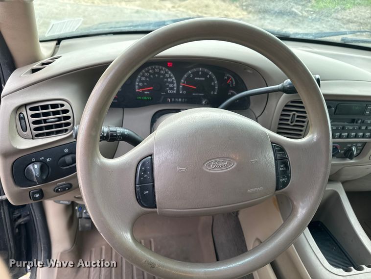 image for item EH4336 2001 Ford Expedition SUV