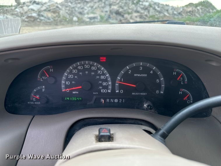 image for item EH4336 2001 Ford Expedition SUV