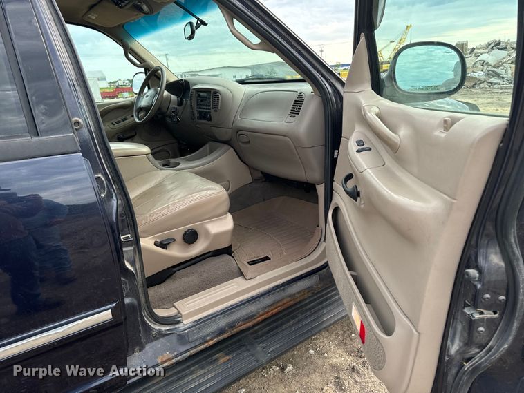 image for item EH4336 2001 Ford Expedition SUV