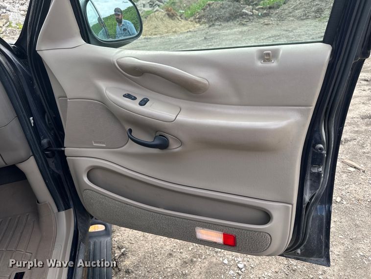 image for item EH4336 2001 Ford Expedition SUV