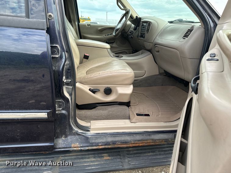 image for item EH4336 2001 Ford Expedition SUV