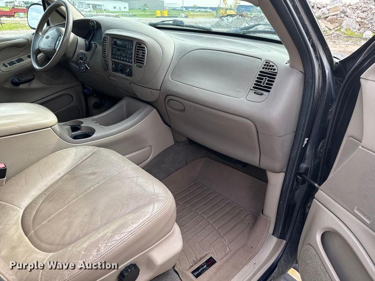 image for item EH4336 2001 Ford Expedition SUV