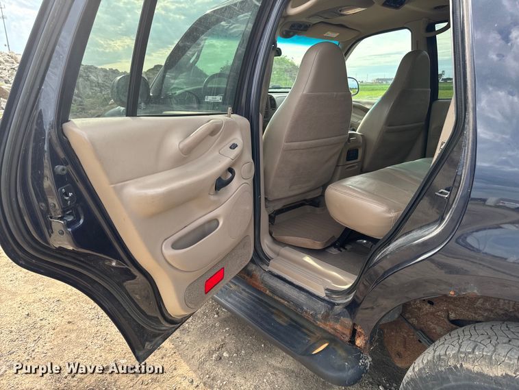 image for item EH4336 2001 Ford Expedition SUV