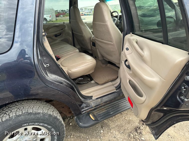 image for item EH4336 2001 Ford Expedition SUV