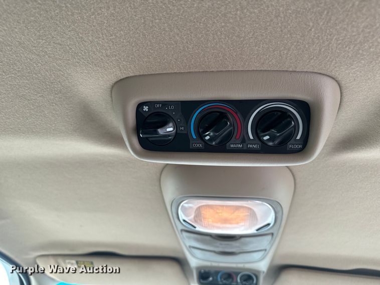 image for item EH4336 2001 Ford Expedition SUV