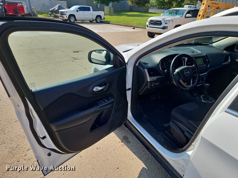 image for item EI3955 2015 Jeep Cherokee Latitude SUV