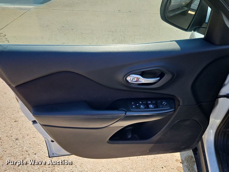 image for item EI3955 2015 Jeep Cherokee Latitude SUV