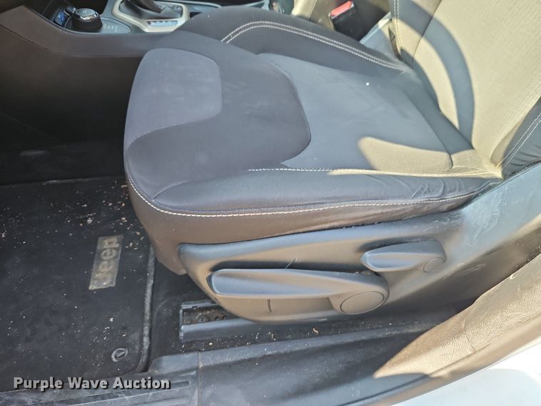 image for item EI3955 2015 Jeep Cherokee Latitude SUV