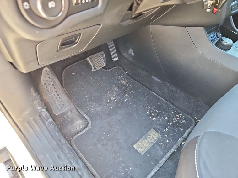 image for item EI3955 2015 Jeep Cherokee Latitude SUV