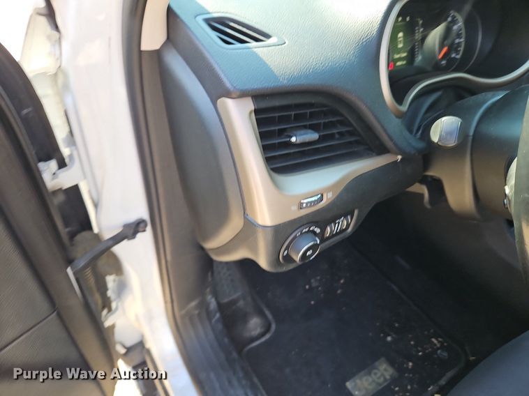 image for item EI3955 2015 Jeep Cherokee Latitude SUV