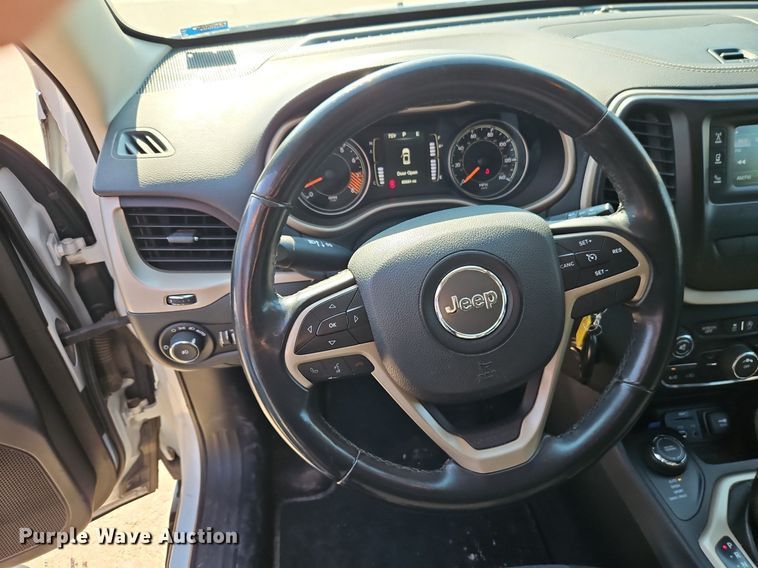 image for item EI3955 2015 Jeep Cherokee Latitude SUV