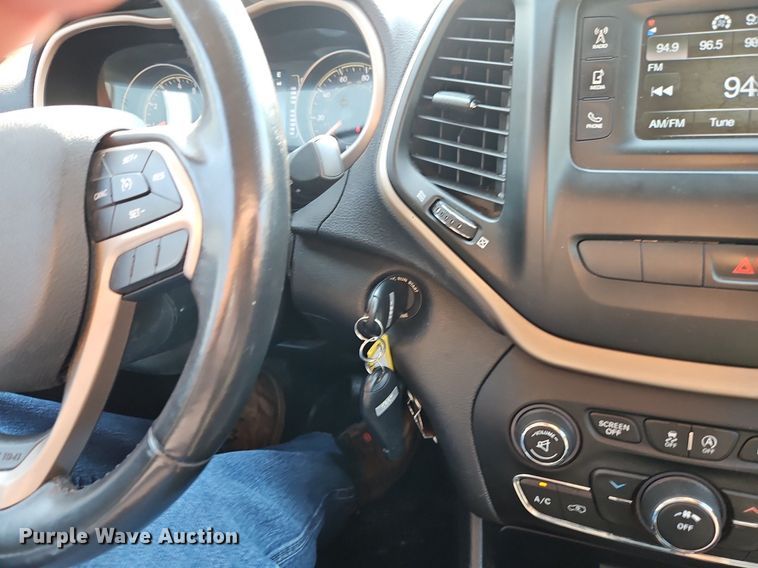 image for item EI3955 2015 Jeep Cherokee Latitude SUV