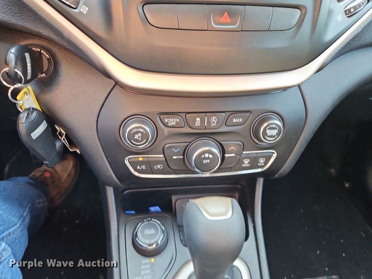 image for item EI3955 2015 Jeep Cherokee Latitude SUV