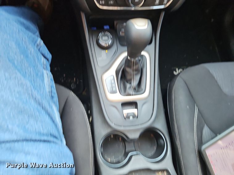 image for item EI3955 2015 Jeep Cherokee Latitude SUV