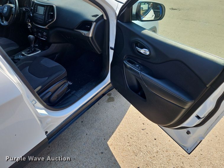 image for item EI3955 2015 Jeep Cherokee Latitude SUV