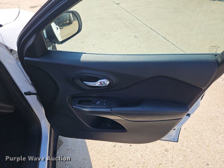 image for item EI3955 2015 Jeep Cherokee Latitude SUV