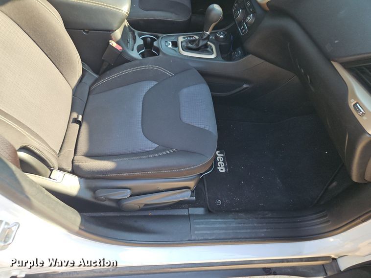 image for item EI3955 2015 Jeep Cherokee Latitude SUV