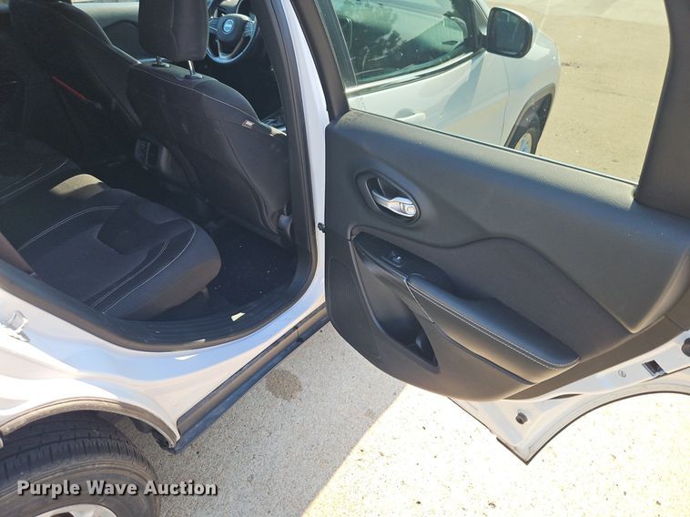 image for item EI3955 2015 Jeep Cherokee Latitude SUV